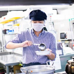 【パート】調理/調理補助/週3回3時間からOK/早朝/夕方/有給消化100%/健康経営優良認定企業のイメージ写真