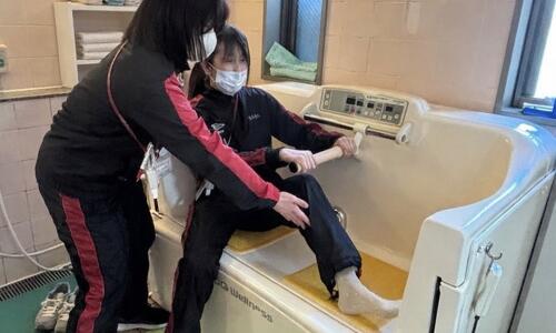 デイサービスの入浴介助スタッフ　ハレ スタジオ リハ・リハ　神戸市西区のイメージ写真